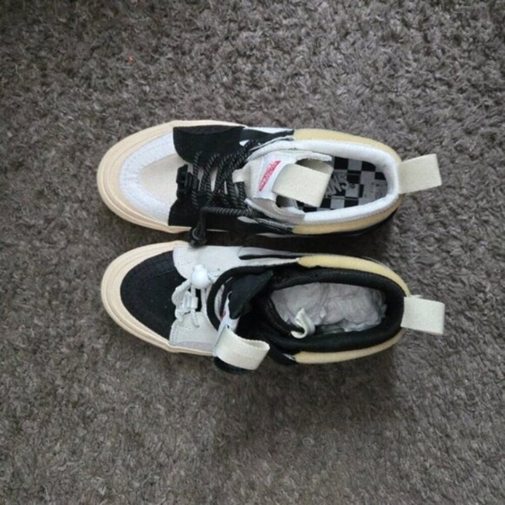 Vans ABC. Sk8 Hi EXT Women Size 8 Mismatched Black And White 012026 - Picture 9 of 11